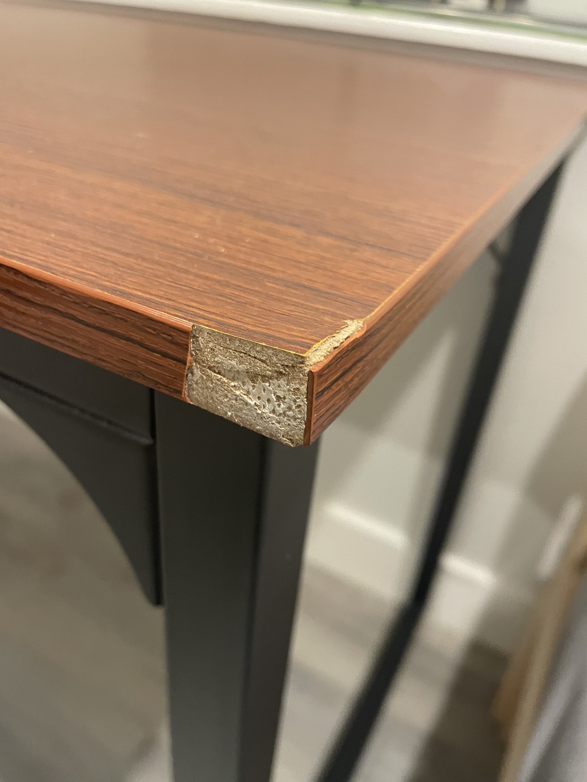 Desk - photo 2
