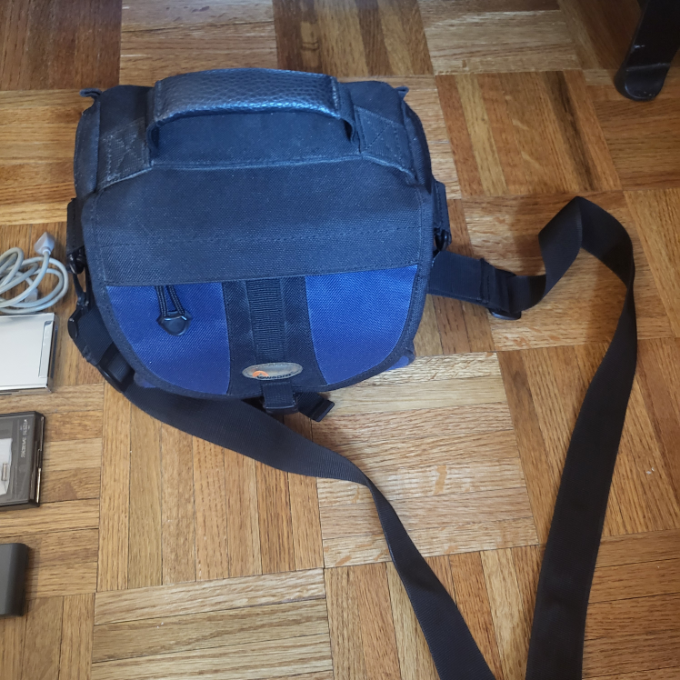 Selling Canon DSLR camera, lens, and bag - photo 5