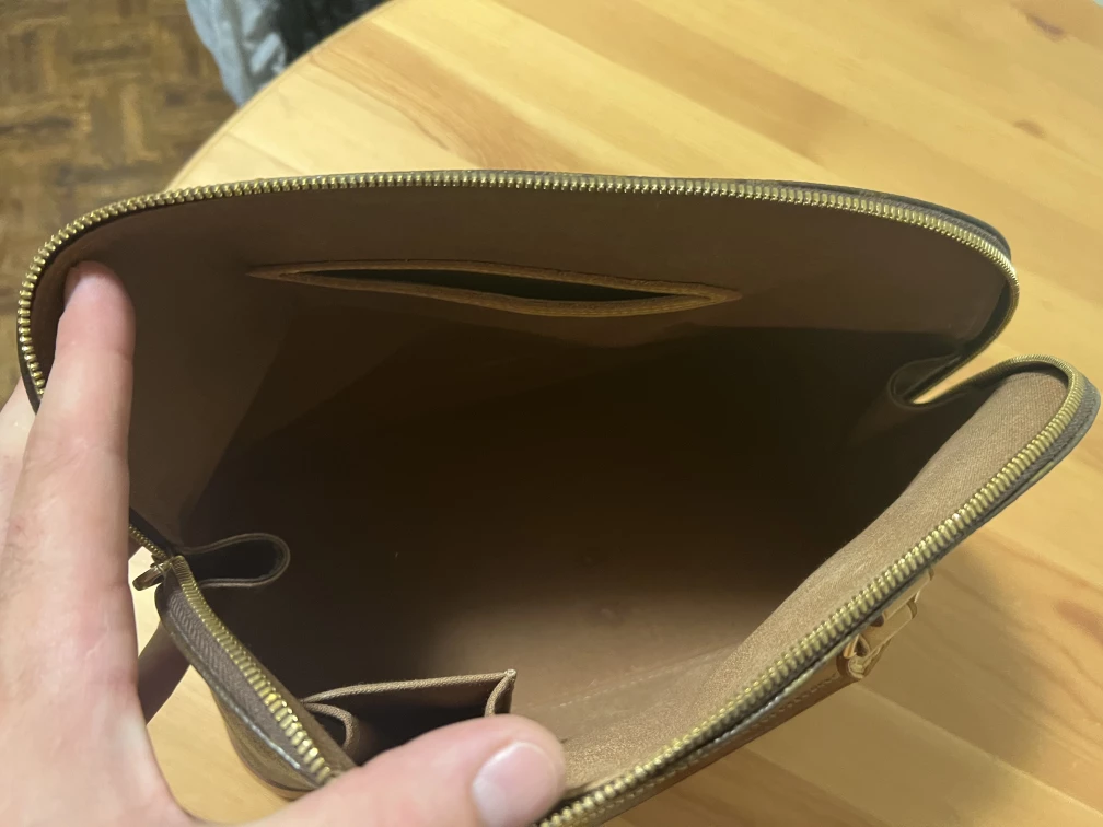 louis voutton alma bag image indicator(3)