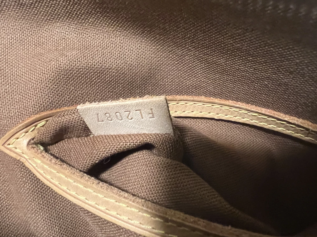 louis voutton alma bag image indicator(4)