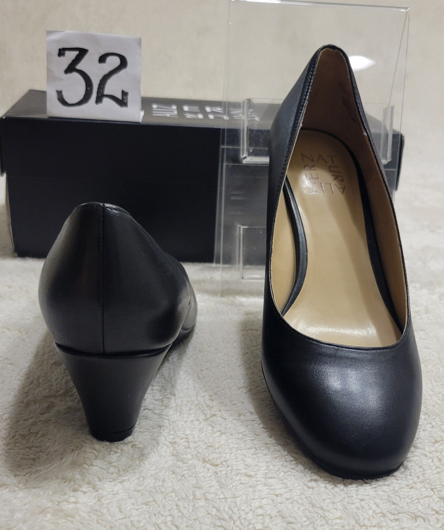 Naturalizer Women's Comfortable Shoes image indicator(2)