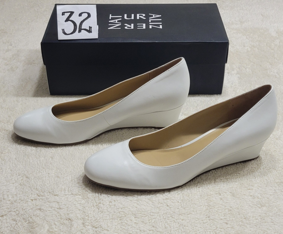 Naturalizer Women's Comfortable Shoes image indicator(8)