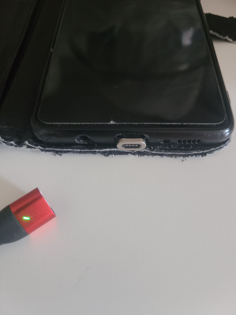 Magnetic Charger Cable for Phones/Tablets - USB-C + Micro-USB image indicator(7)