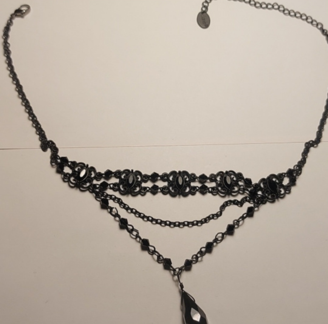 Vintage Black Jewellery Set image indicator(2)
