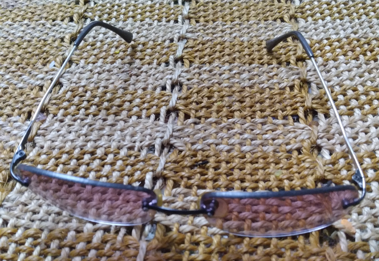 Frameless Unisex Sunglasses good condition #freecycle image indicator(2)