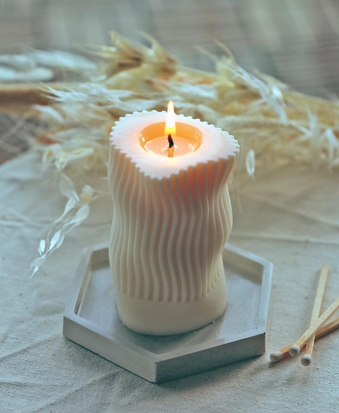Silicone candle mold, unsymmetrical wavy design pillar