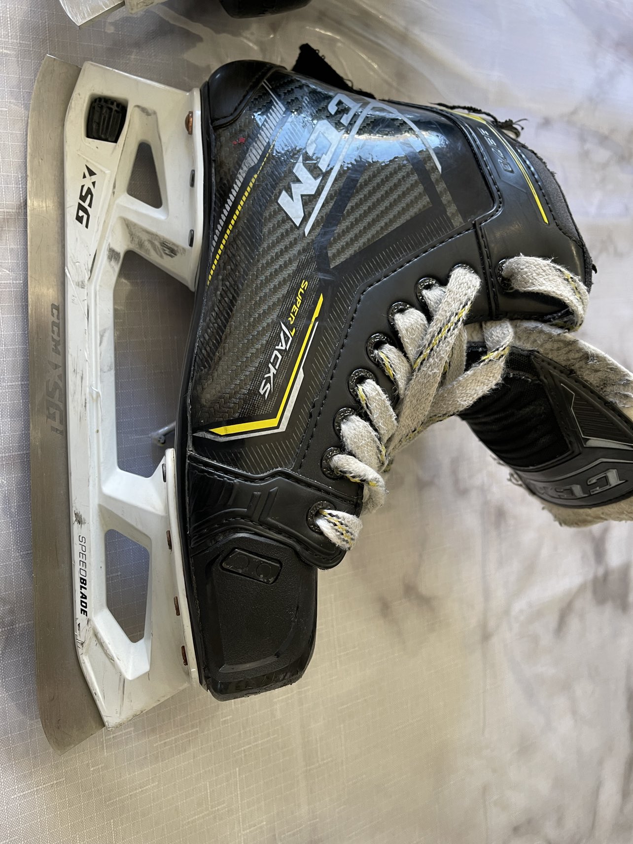 CCM Super Tacks goalie skates size 6 D - photo 2