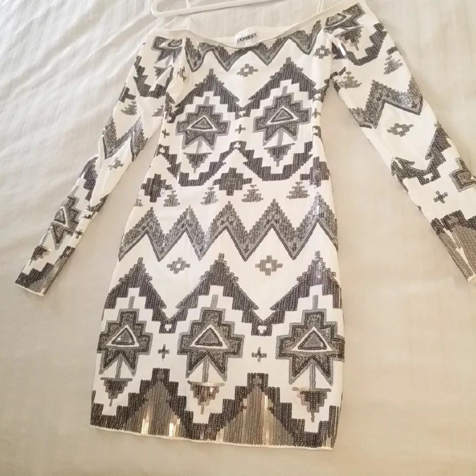 EXPRESS Gold Sequins Mini Elegant Formal Dress XS image indicator(4)