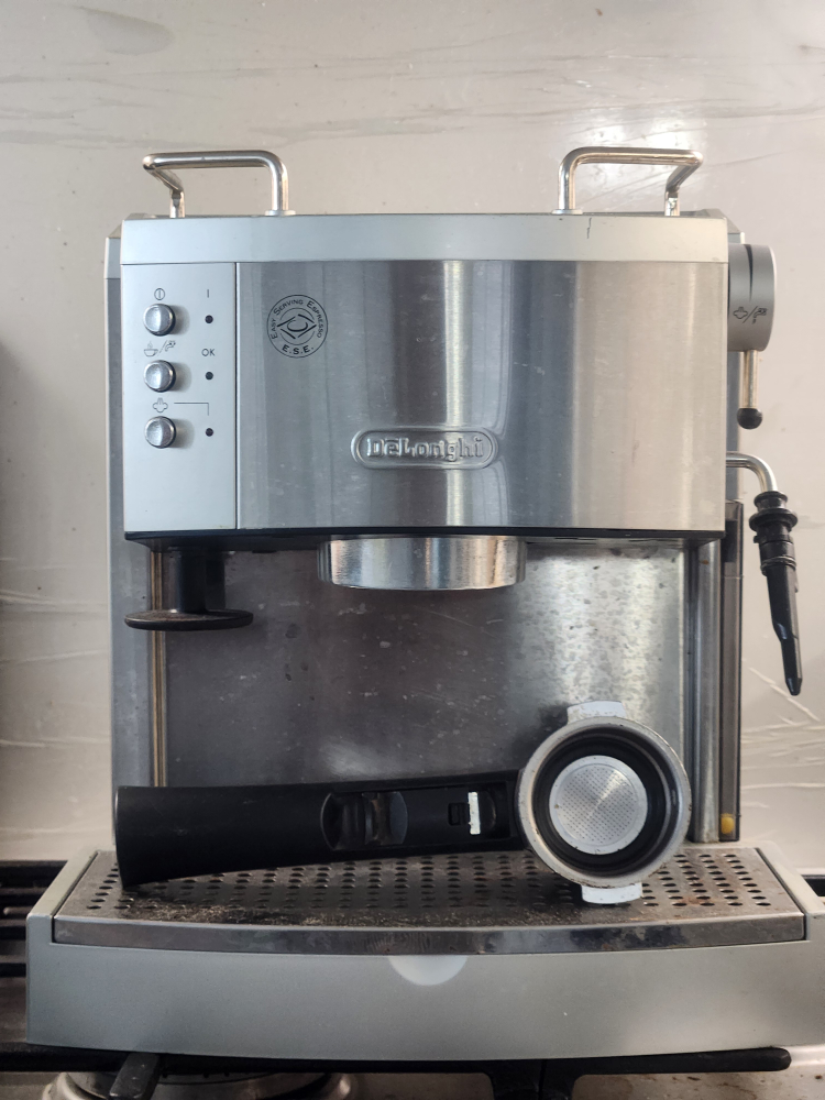 De'Longhi EC702 15 Bar Espresso and Cappuccino Machine thumbnail