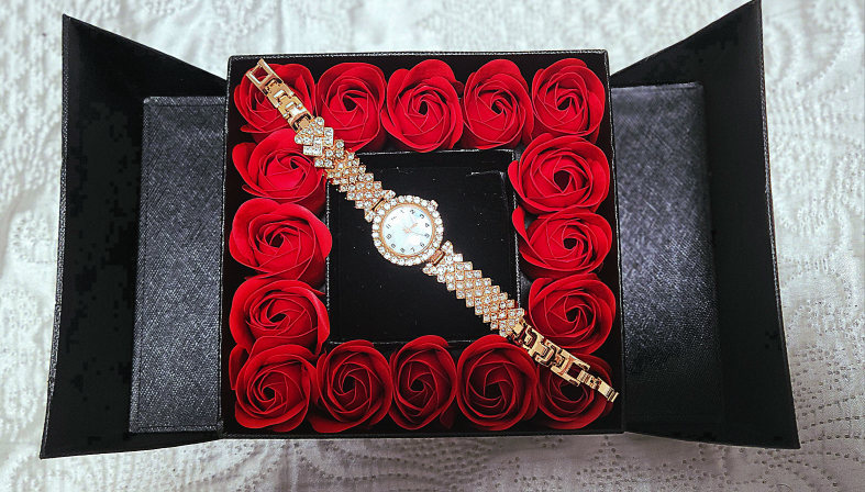 Rhinestone Watch with Fake Red Roses Gift Box - photo 2