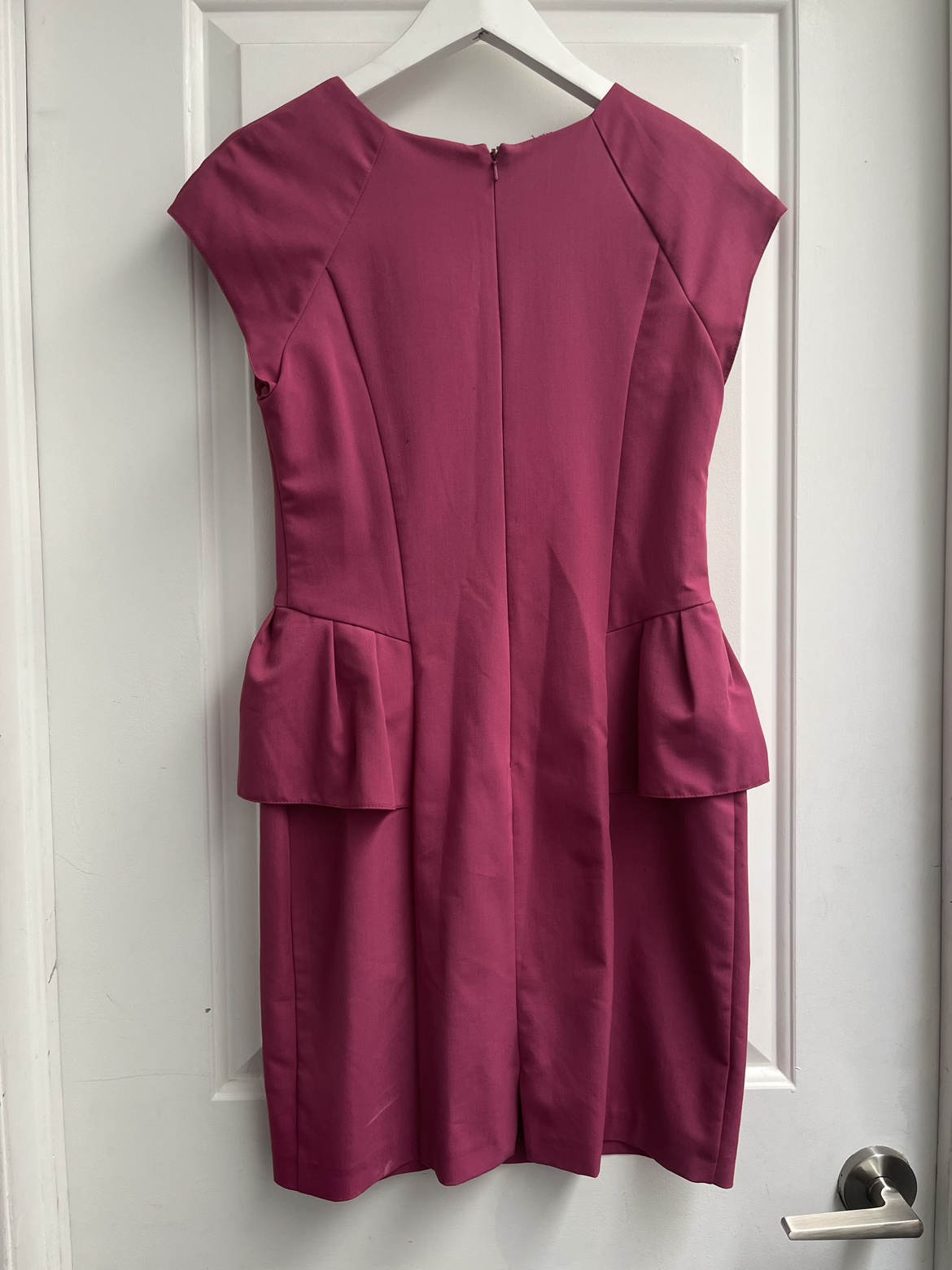 Fuchsia pink dress image indicator(3)