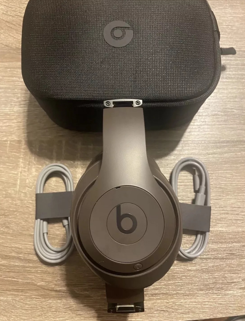 Beats Studio Pro Bluetooth Wireless Headphones - Deep Brown-