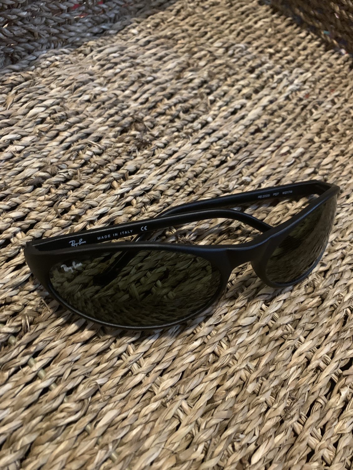 Ray- Ban sunglasses image indicator(4)