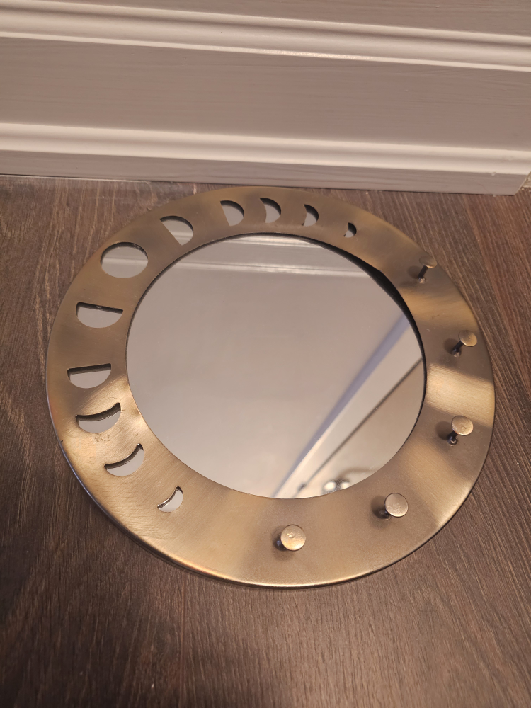 Tiny wall mirror with hangers