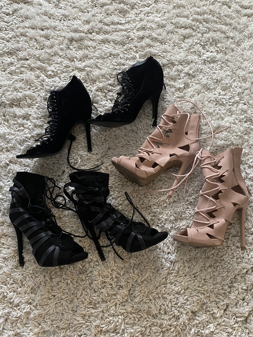 High heels booties thumbnail