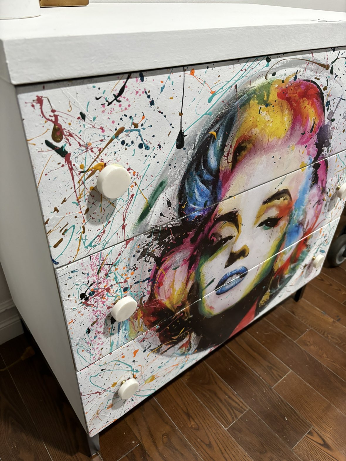 Marilyn Monroe dresser image indicator(6)