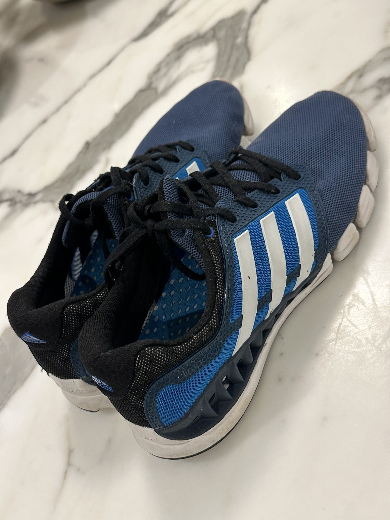 Adidas men sneaker thumbnail