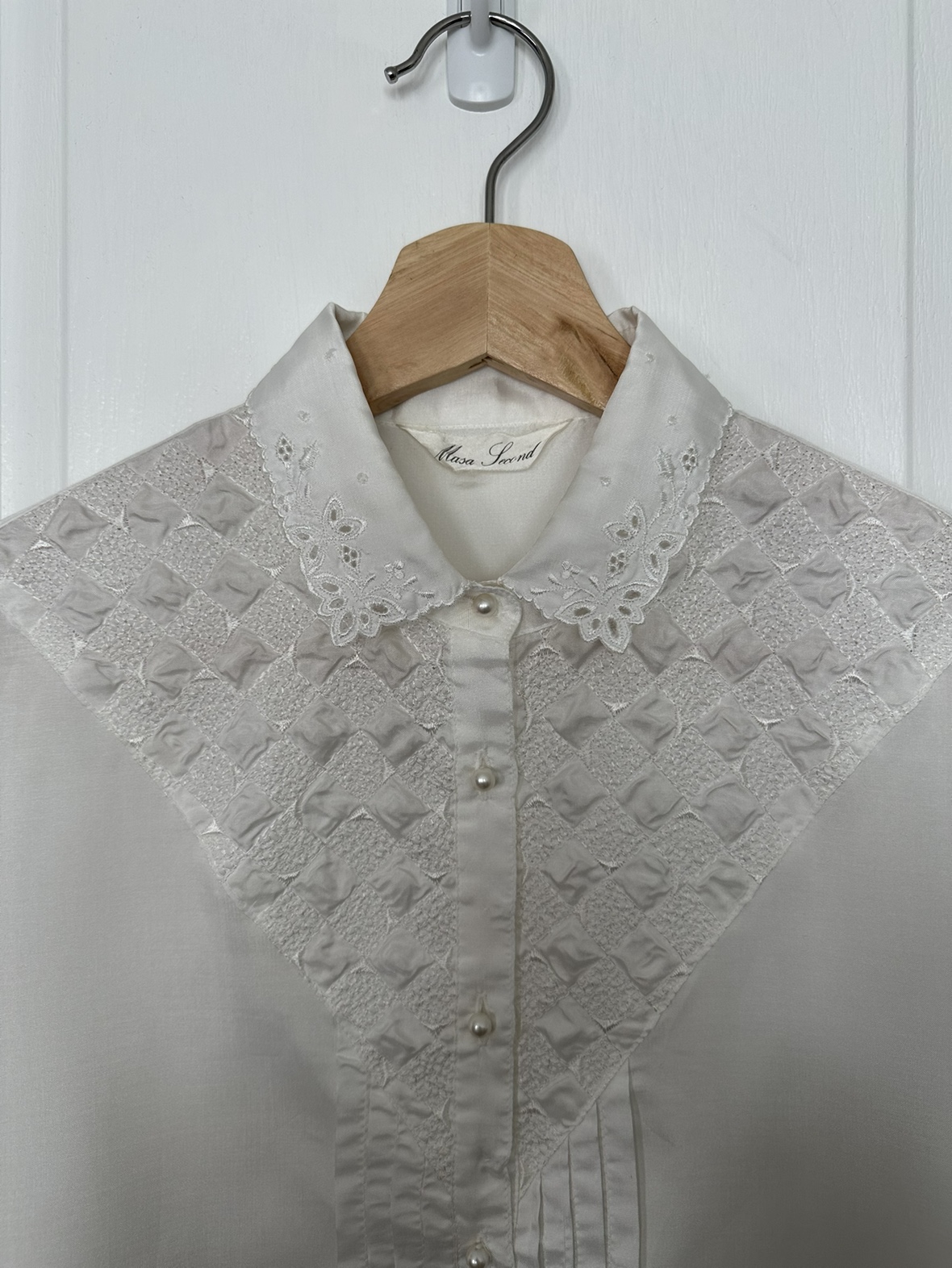 Short sleeved blouse • embroidered collar • ivory • vintage look image indicator(5)