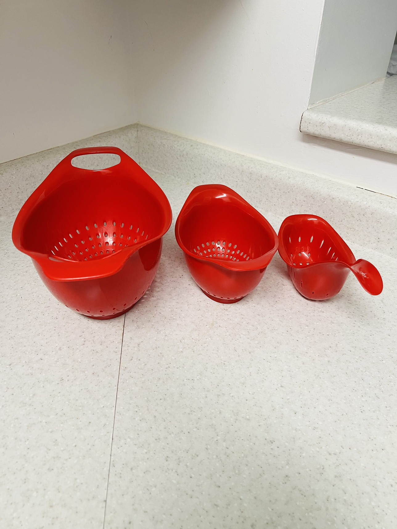 3 pc Kitchen Aid plastic colander🥕 image indicator(2)