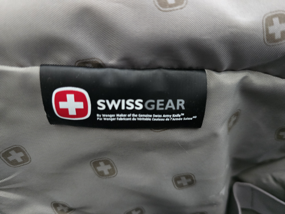 Swiss Gear Small Duffle Bag with lock & key image indicator(3)