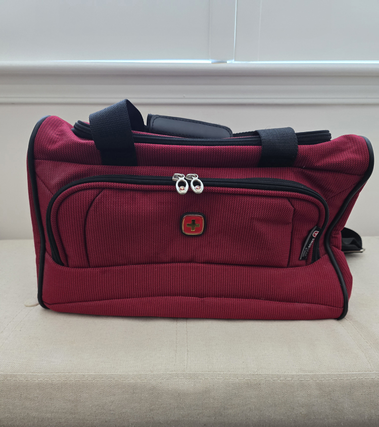 Swiss Gear Small Duffle Bag with lock & key image indicator(4)