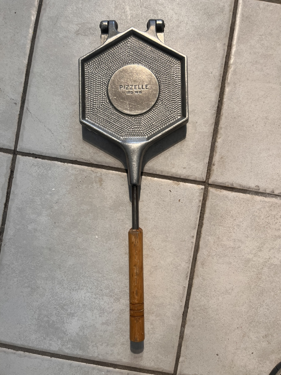 Vintage Berarducci Brothers Pizzelle image indicator(5)