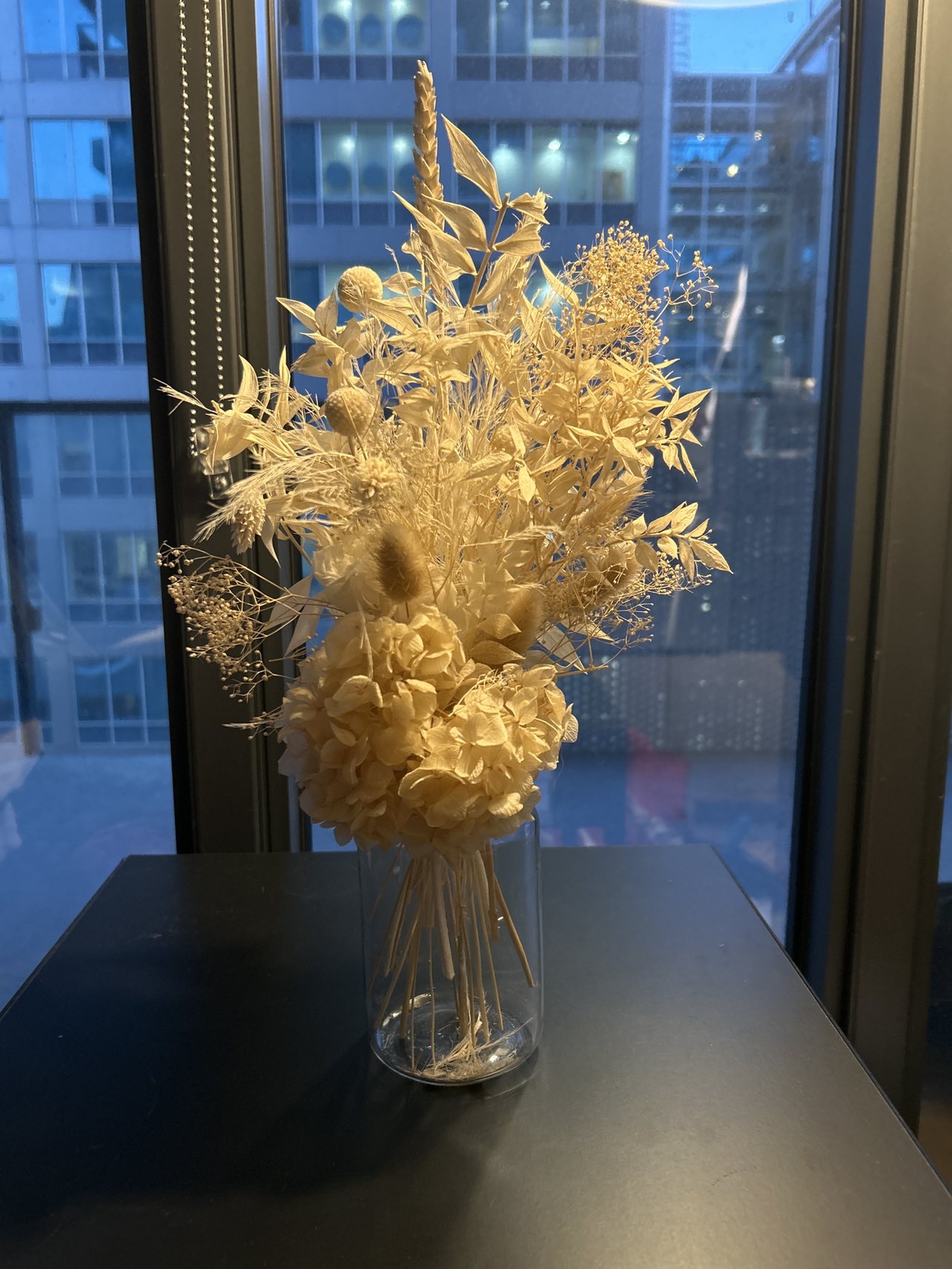 Decor - Dried flowers and vase thumbnail