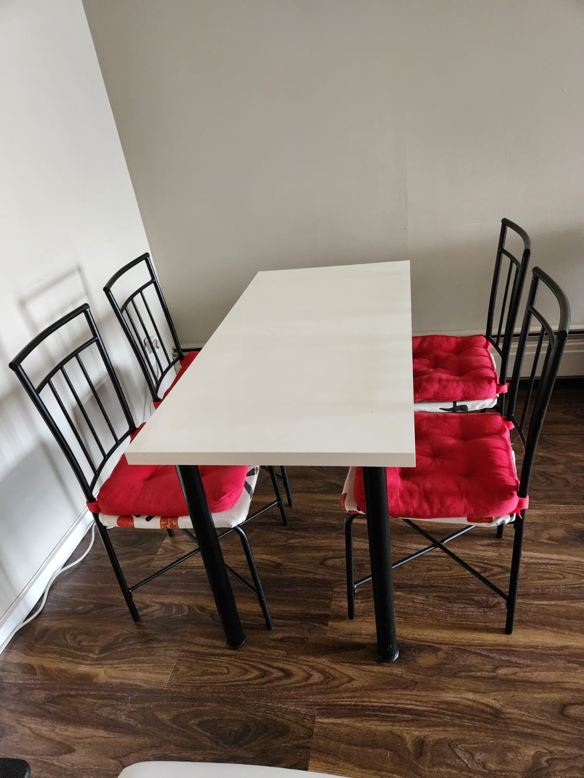 Dining table with 4 chairs.