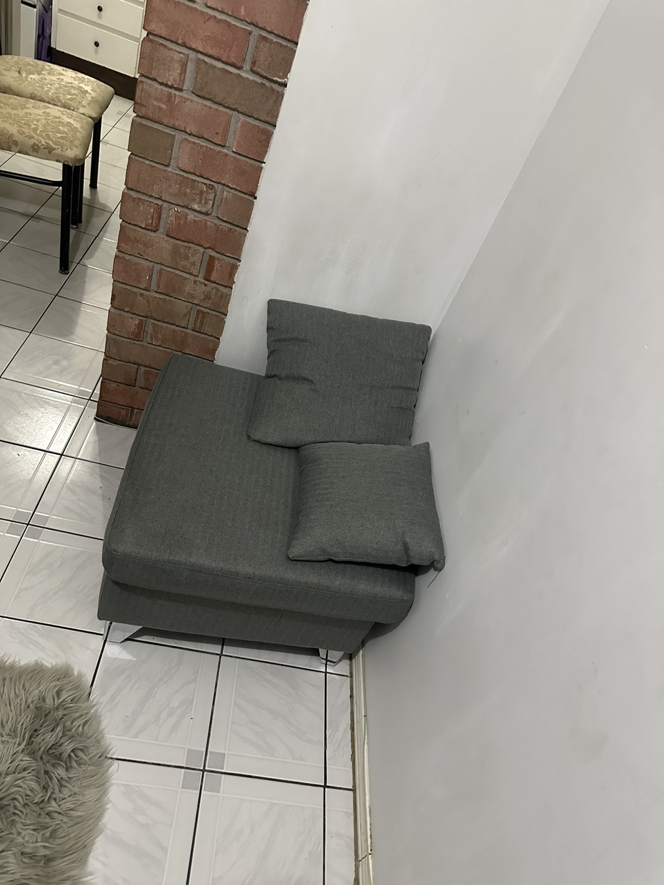 Three seaters couch with one single seater image indicator(3)