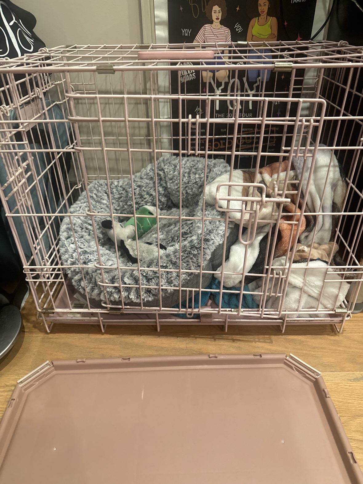 Dog cage + wee wee pad holder - photo 2