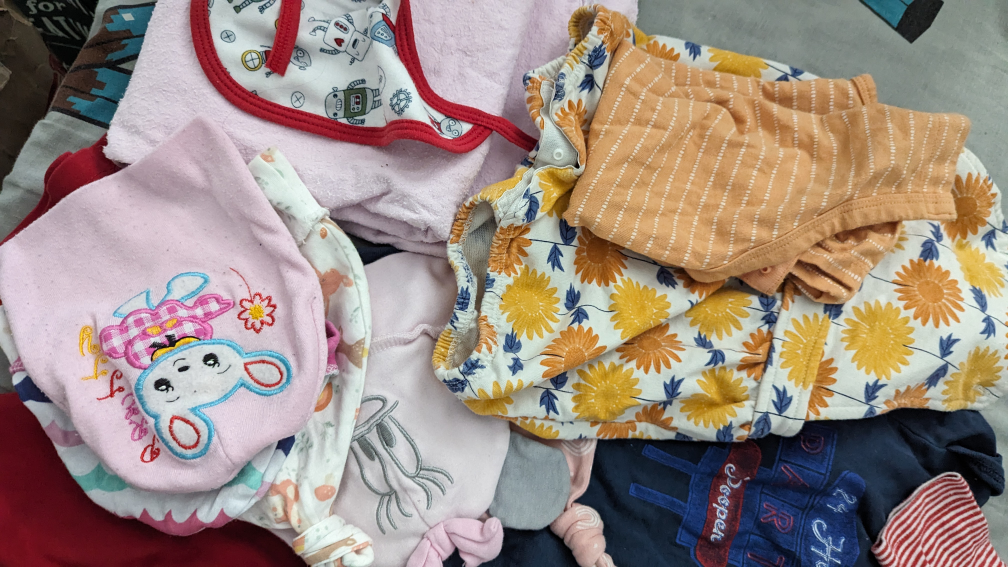 Baby girl clothes 🥕 thumbnail