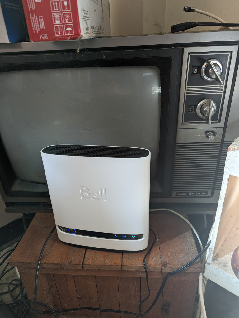 old TV,/ 20 Flemington right window phone 4374331784