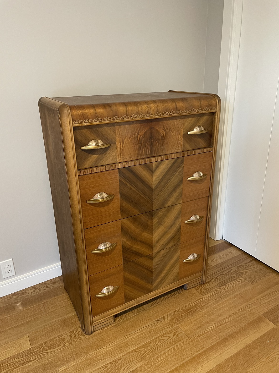 Stunning Vintage dresser - photo 3