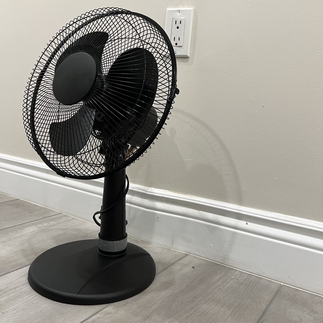 Table Fan 12" - HALF PRICE - photo 4