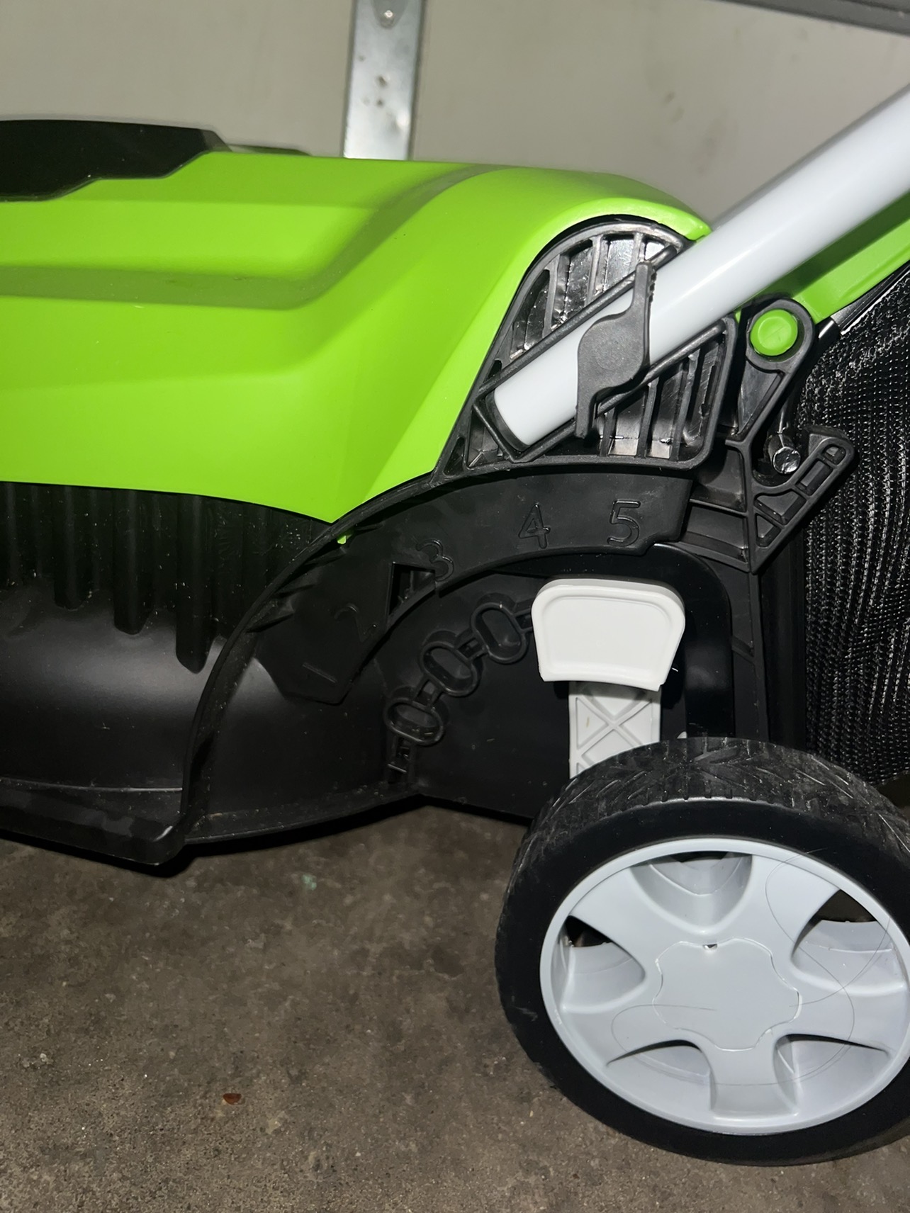 14” green works chorded lawnmower - photo 3