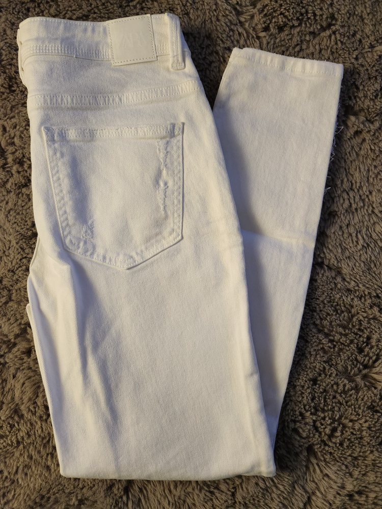 Zara Straight Fit Jeans! image indicator(2)
