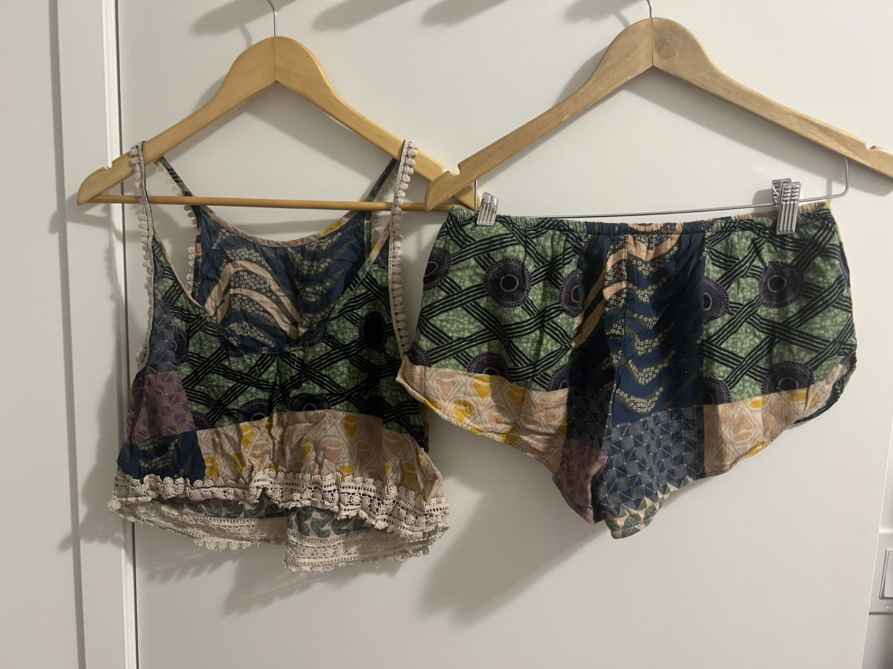 Aritzia golden tna matching set image indicator(4)