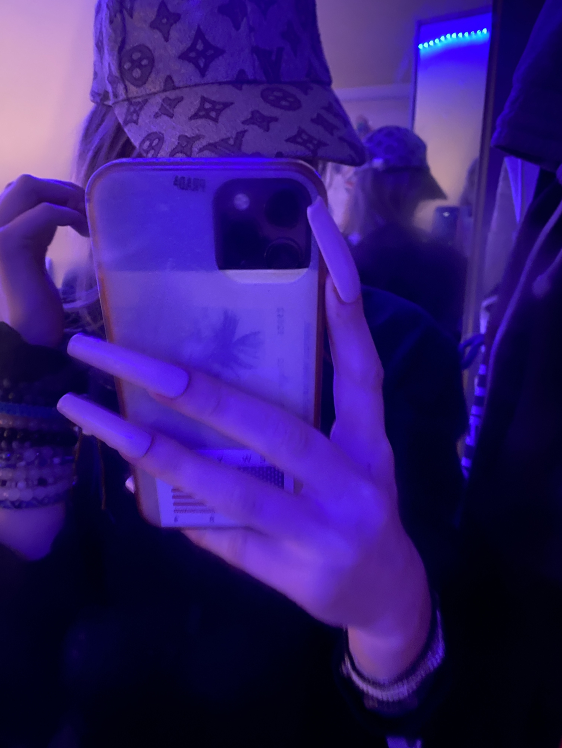 Louis Vuitton hat image indicator(2)