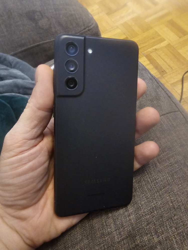 Galaxy S21 FE 5G with case - photo 4