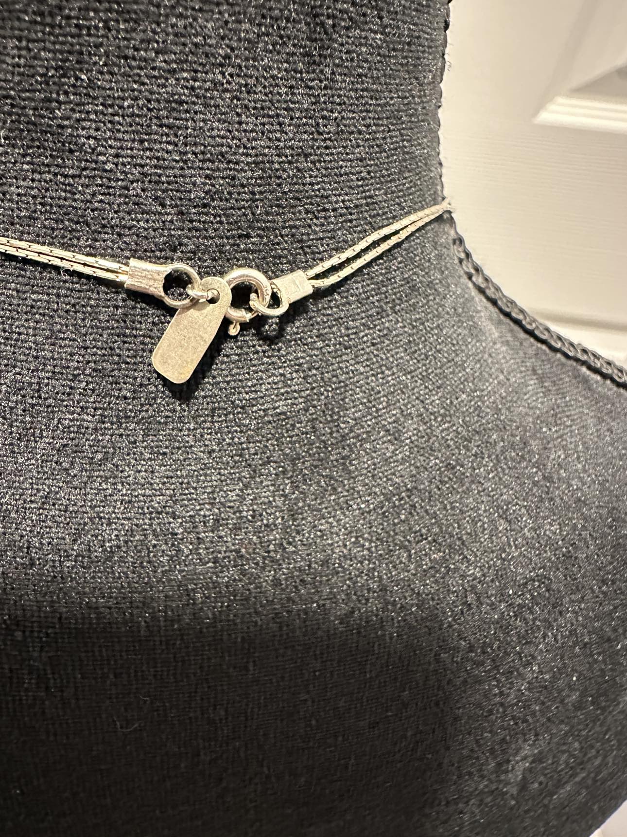 Silver necklace image indicator(3)