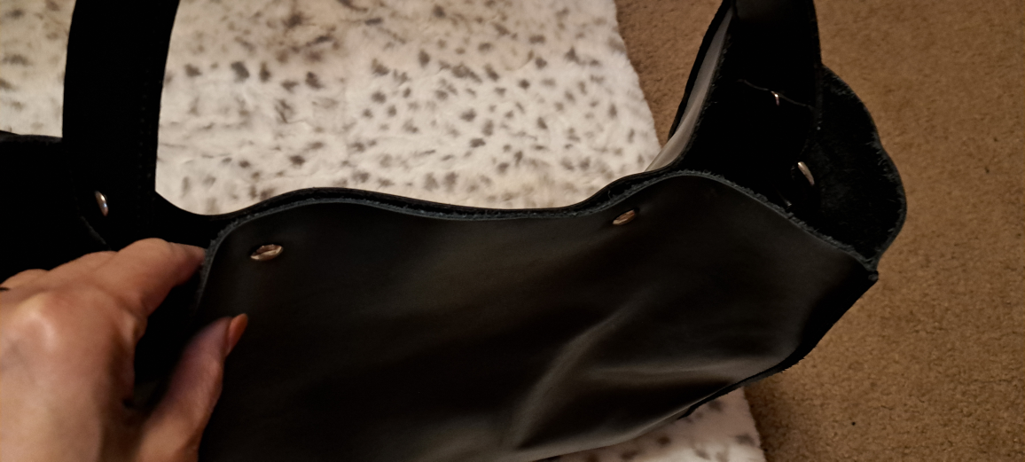 The Tiny Universe Black leather bag image indicator(4)