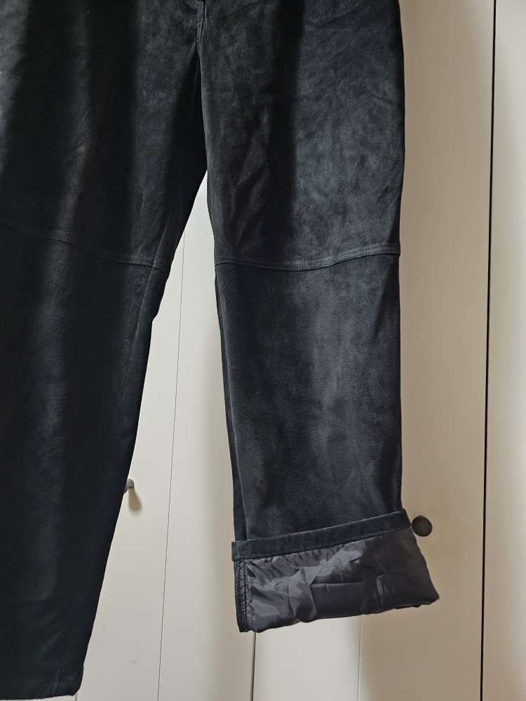Danier woman's suede pants - photo 3
