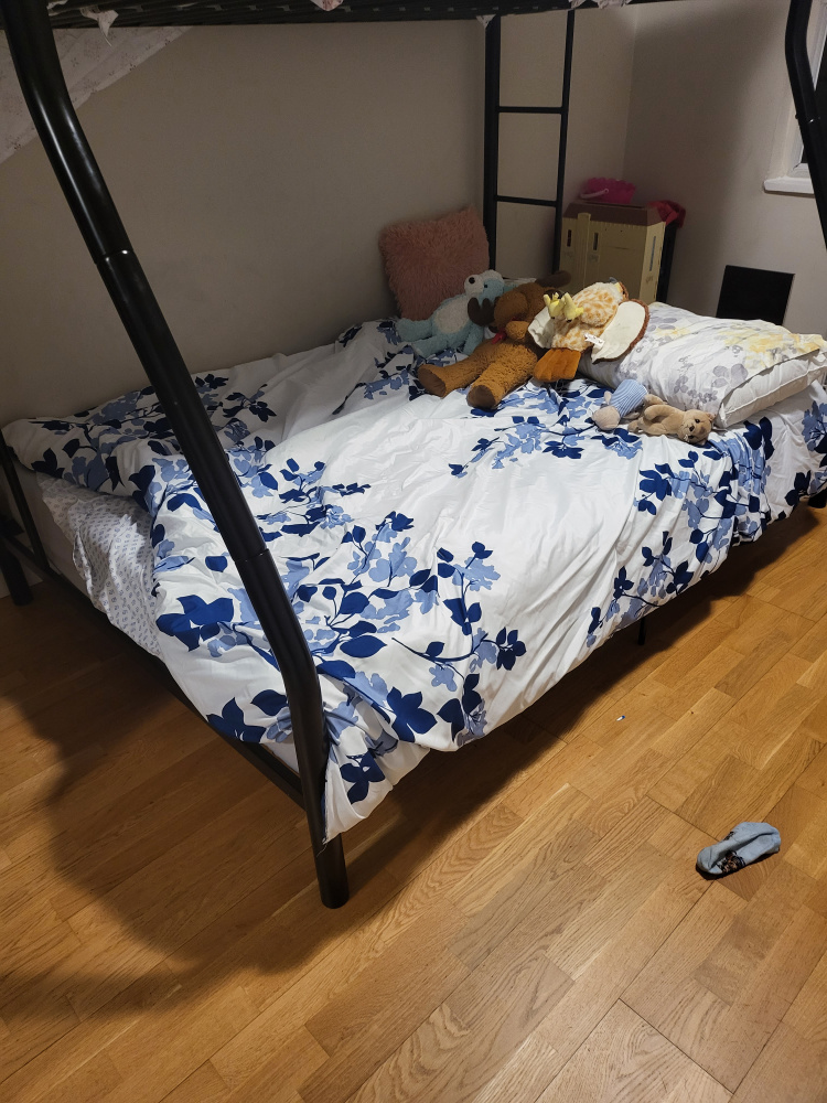 black bunkbed image indicator(2)