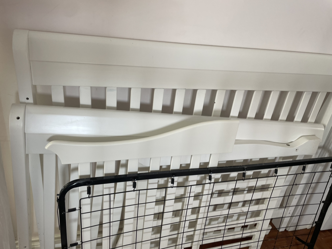 Solid Wood painted Baby crib needs mattress image indicator(3)