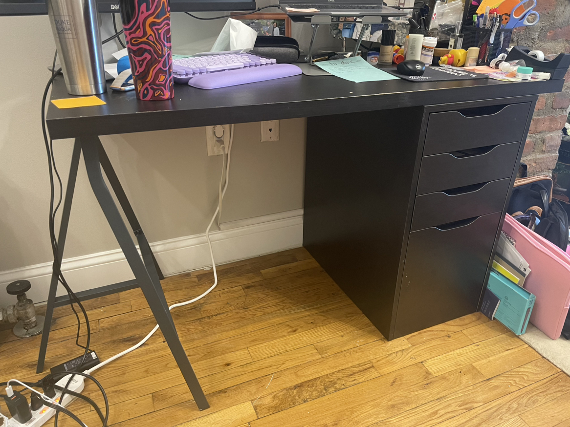 Assembled IKEA desk - photo 2