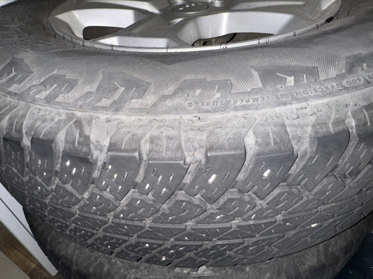 Tires and rims set of 4 - photo 2