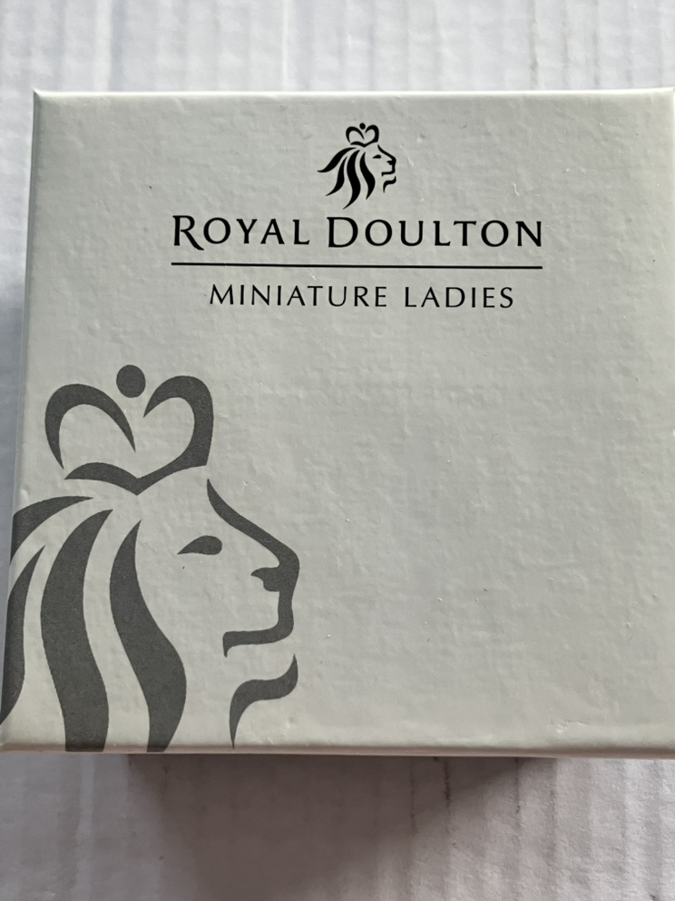 Royal Doulton Victoria Miniature Ladies Figurine 2003 - photo 4