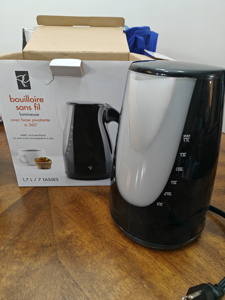 MOVING SALE: PC brand 1.7L kettle thumbnail