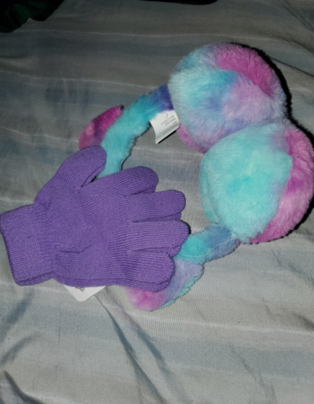 Girl's earmuffs and gloves set image indicator(2)