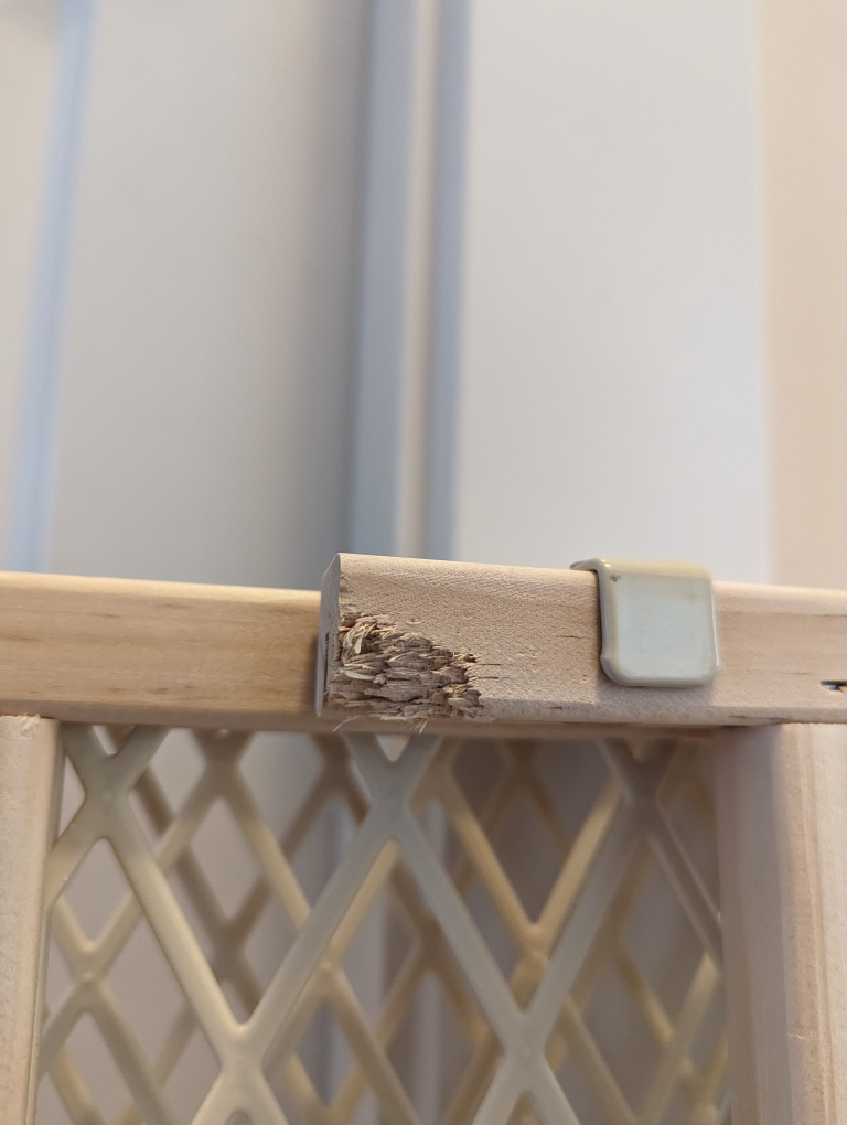 Evenflo Wooden Dog / Baby Gates image indicator(2)